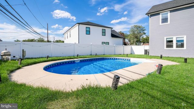 27 BITTERSWEET RD, Levittown, PA 19057