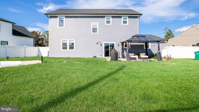 27 BITTERSWEET RD, Levittown, PA 19057