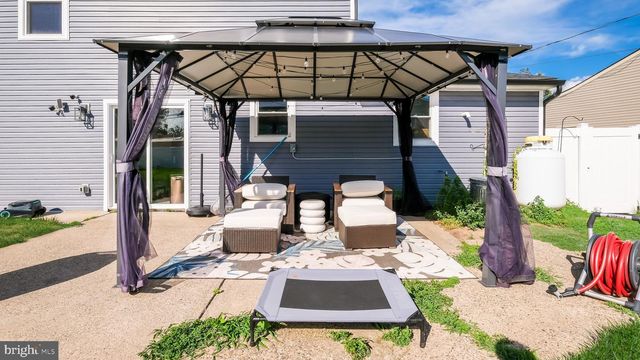 27 BITTERSWEET RD, Levittown, PA 19057