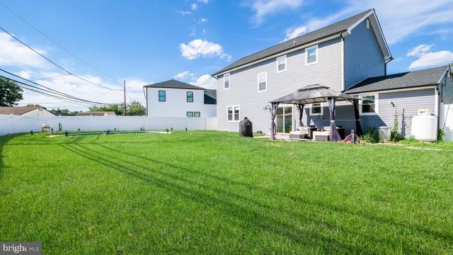 27 BITTERSWEET RD, Levittown, PA 19057