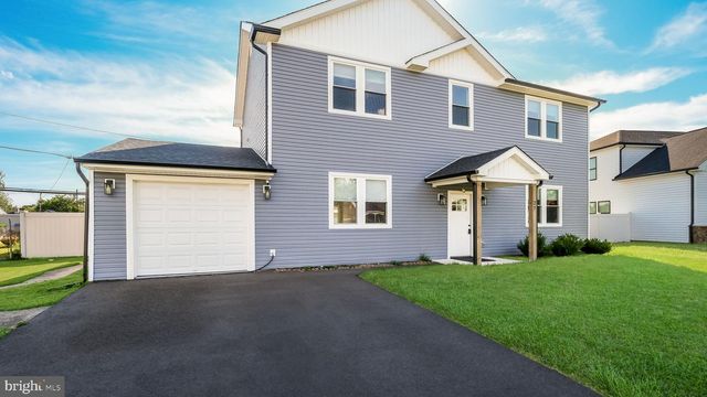 27 BITTERSWEET RD, Levittown, PA 19057