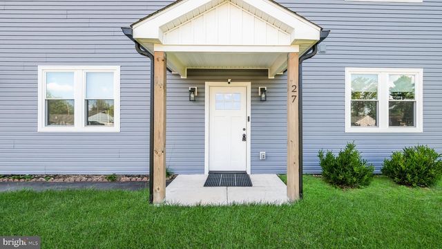 27 BITTERSWEET RD, Levittown, PA 19057