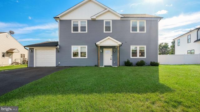 27 BITTERSWEET RD, Levittown, PA 19057
