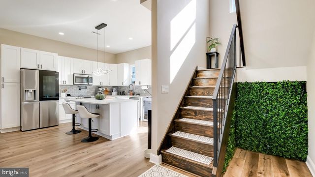 27 BITTERSWEET RD, Levittown, PA 19057