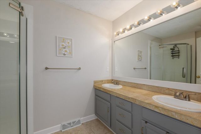 4497 88th Street 1, Urbandale, IA 50322