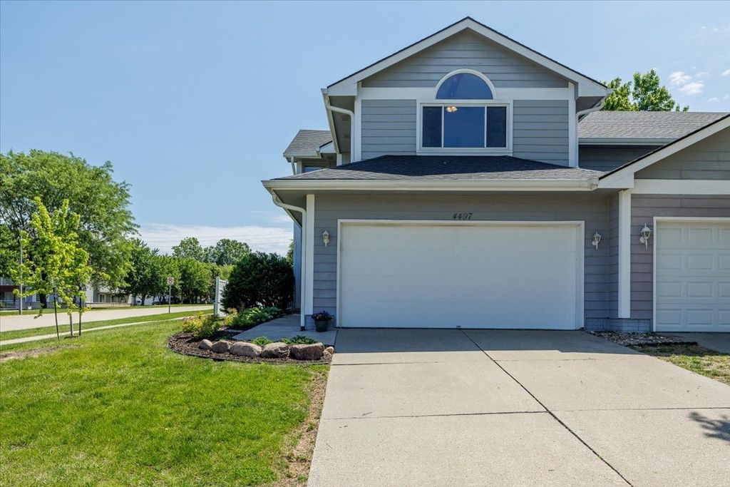 4497 88th Street 1, Urbandale, IA 50322