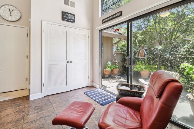 1911 Discovery Village Ln, Gold River, CA 95670