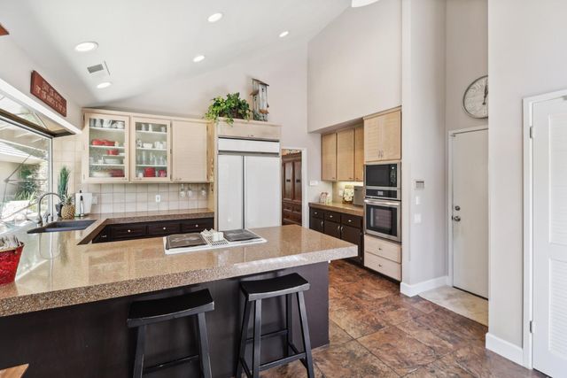 1911 Discovery Village Ln, Gold River, CA 95670