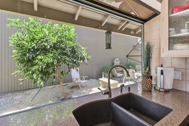 1911 Discovery Village Ln, Gold River, CA 95670