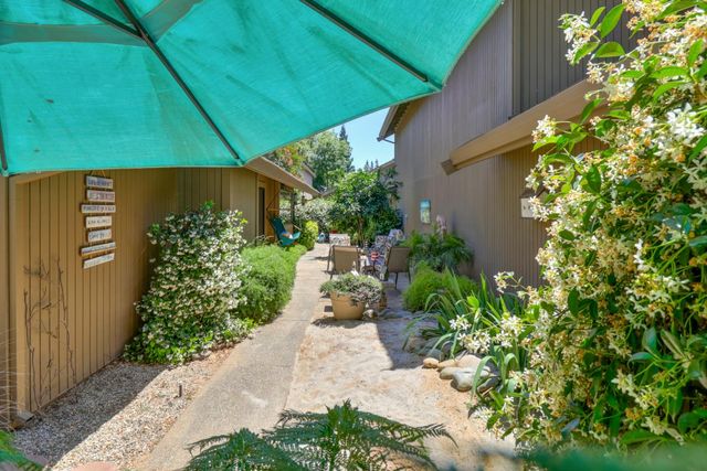 1911 Discovery Village Ln, Gold River, CA 95670