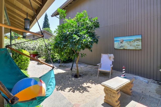 1911 Discovery Village Ln, Gold River, CA 95670