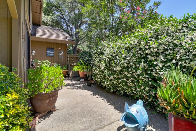 1911 Discovery Village Ln, Gold River, CA 95670