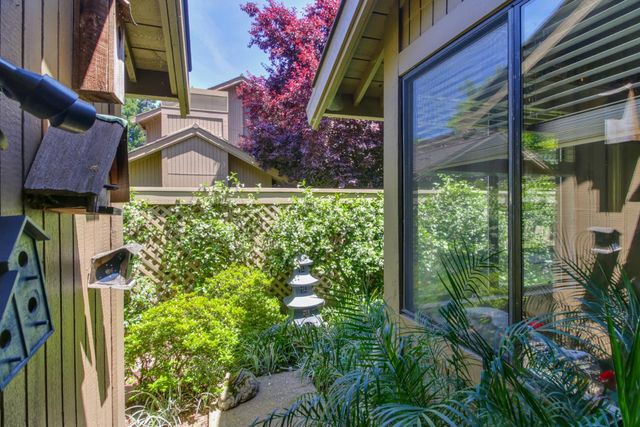 1911 Discovery Village Ln, Gold River, CA 95670