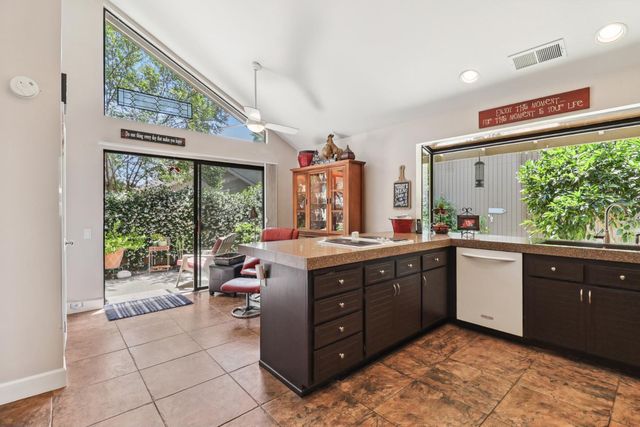 1911 Discovery Village Ln, Gold River, CA 95670