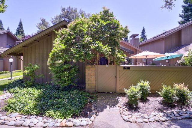 1911 Discovery Village Ln, Gold River, CA 95670