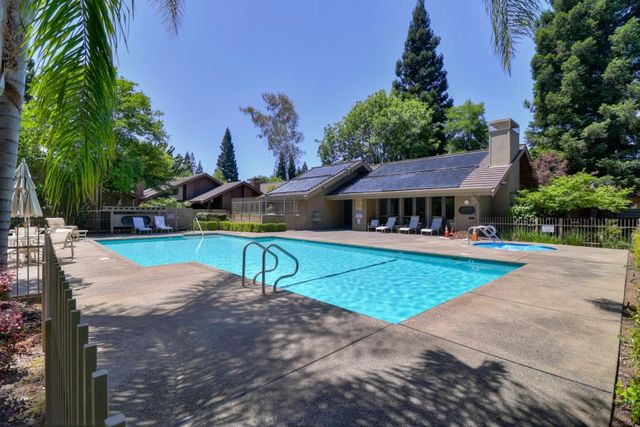 1911 Discovery Village Ln, Gold River, CA 95670