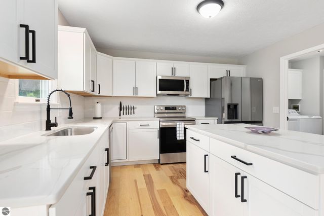 12305 S Lincoln Hollow Court, Cedar, MI 49621