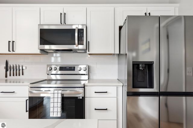 12305 S Lincoln Hollow Court, Cedar, MI 49621