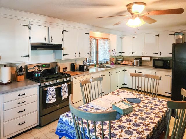 37 Damon Avenue, Nashua, NH 03064