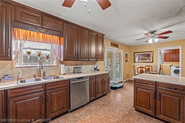 107 Briarwood, Pocola, OK 74902