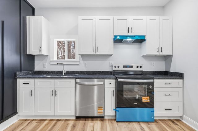 141 W 15th Ave, Homestead, PA 15120