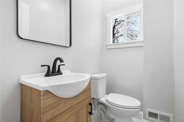 141 W 15th Ave, Homestead, PA 15120