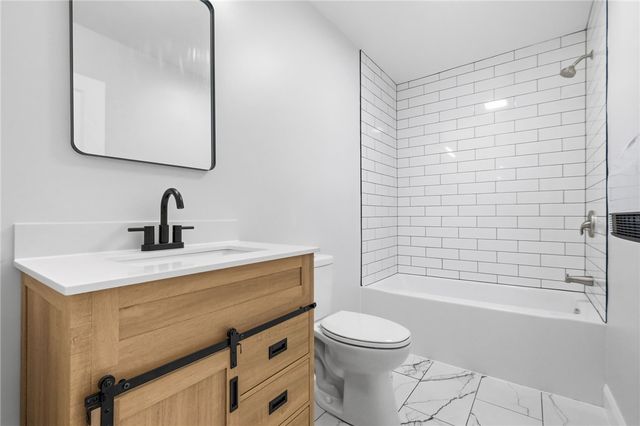 141 W 15th Ave, Homestead, PA 15120