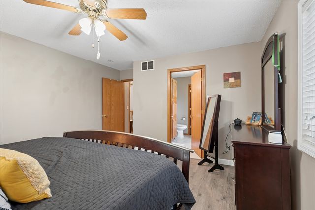 402 Windsor Drive, Solon, IA 52333