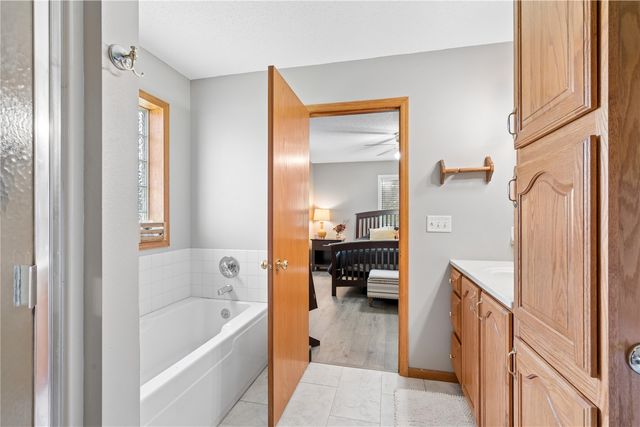 402 Windsor Drive, Solon, IA 52333