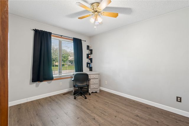 402 Windsor Drive, Solon, IA 52333