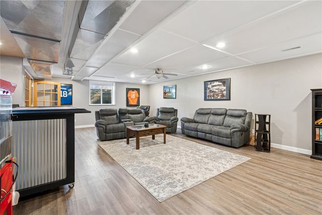 402 Windsor Drive, Solon, IA 52333