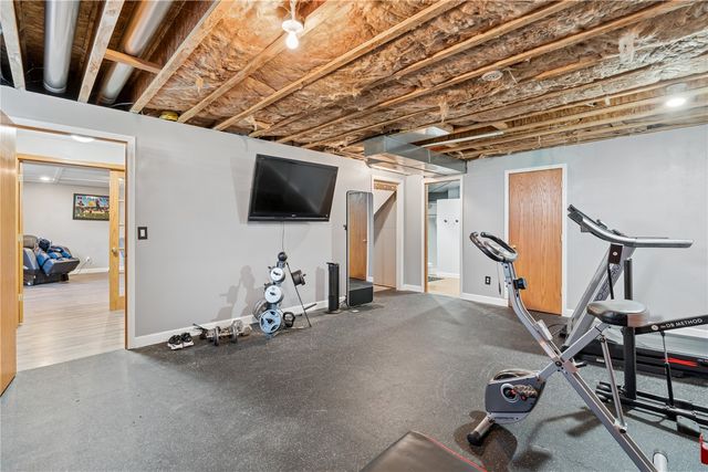 402 Windsor Drive, Solon, IA 52333