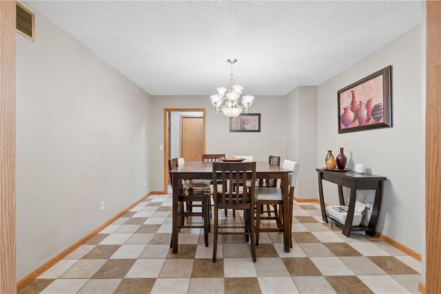 402 Windsor Drive, Solon, IA 52333