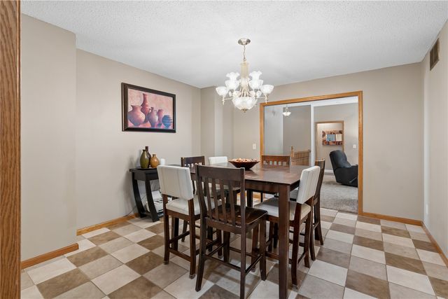 402 Windsor Drive, Solon, IA 52333