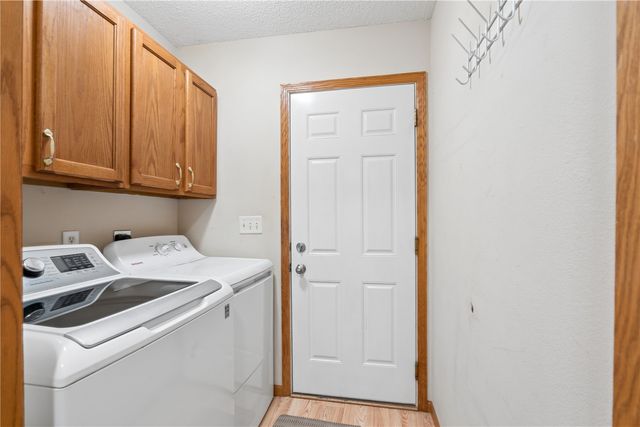 402 Windsor Drive, Solon, IA 52333