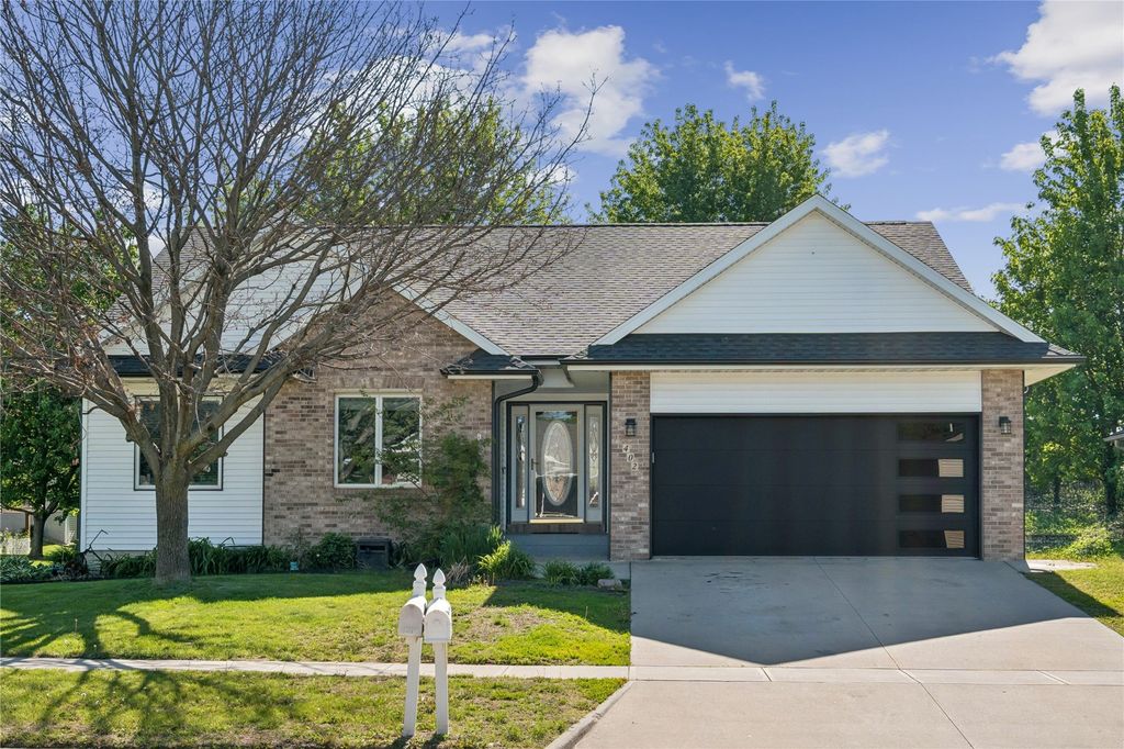 402 Windsor Drive, Solon, IA 52333