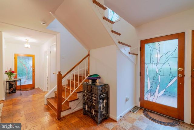 201 GARDEN CT, Falls Church, VA 22046