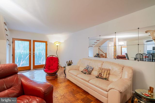 201 GARDEN CT, Falls Church, VA 22046