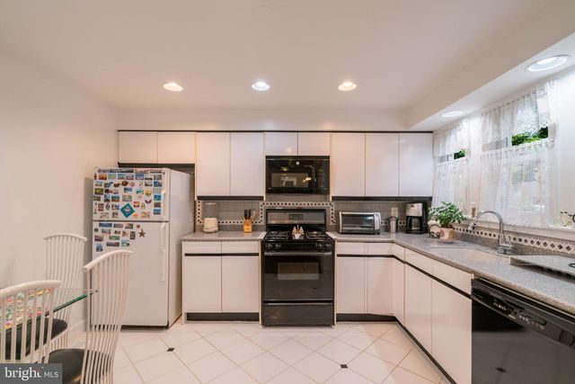 201 GARDEN CT, Falls Church, VA 22046