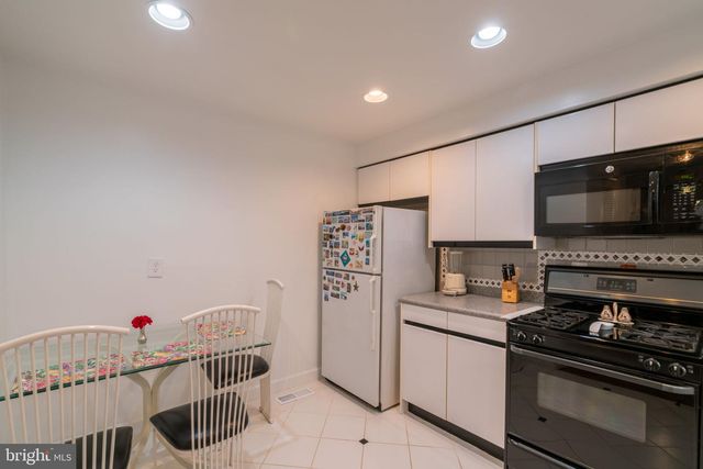 201 GARDEN CT, Falls Church, VA 22046