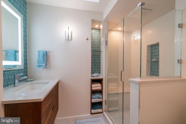 201 GARDEN CT, Falls Church, VA 22046