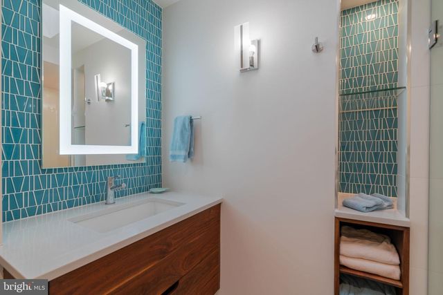 201 GARDEN CT, Falls Church, VA 22046