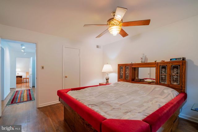 201 GARDEN CT, Falls Church, VA 22046