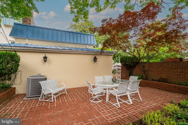 201 GARDEN CT, Falls Church, VA 22046