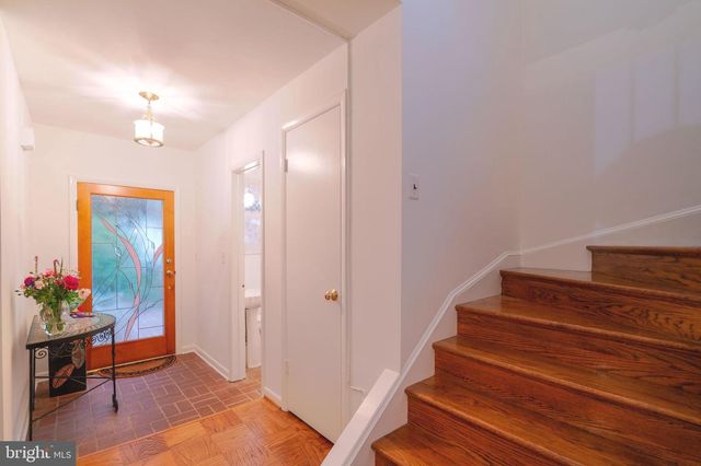 201 GARDEN CT, Falls Church, VA 22046