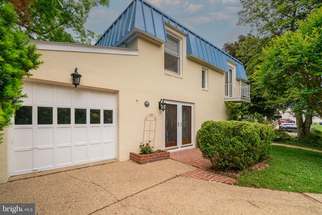 201 GARDEN CT, Falls Church, VA 22046