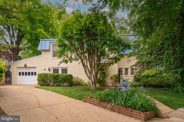 201 GARDEN CT, Falls Church, VA 22046