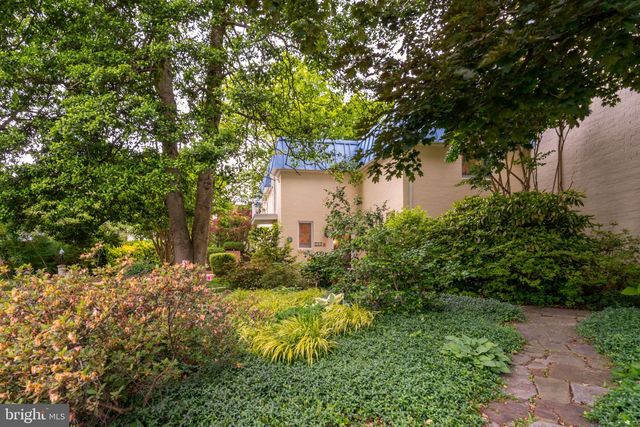 201 GARDEN CT, Falls Church, VA 22046
