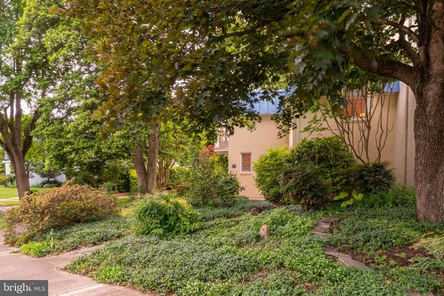 201 GARDEN CT, Falls Church, VA 22046