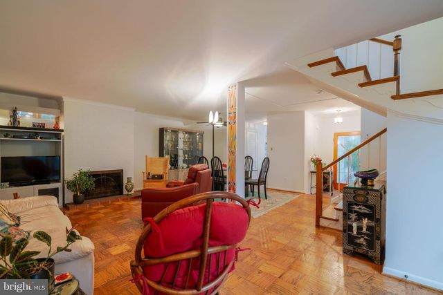 201 GARDEN CT, Falls Church, VA 22046